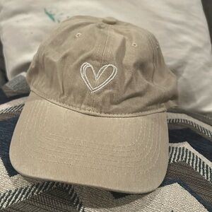 Womens Baseball hat embroidered Heart OS NEW